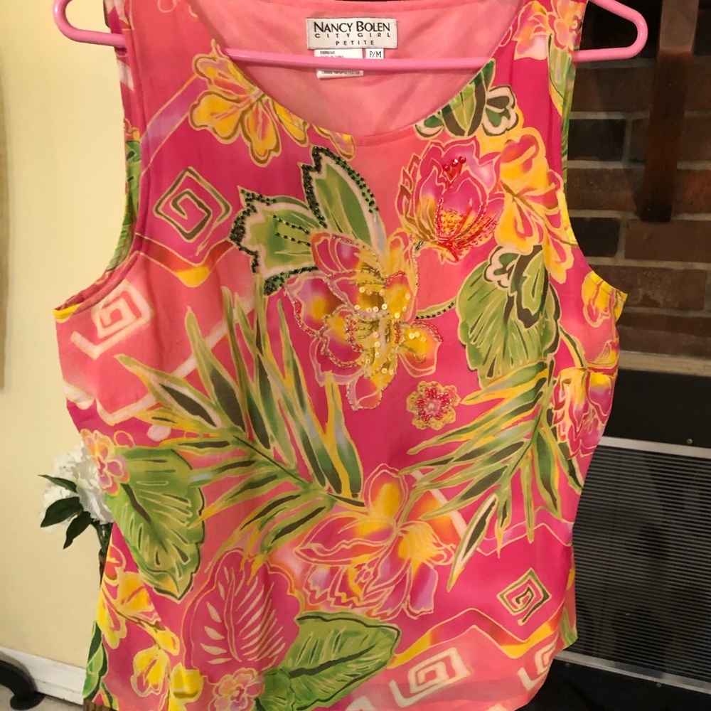 Cute coordinate top. Has Matching jacket.